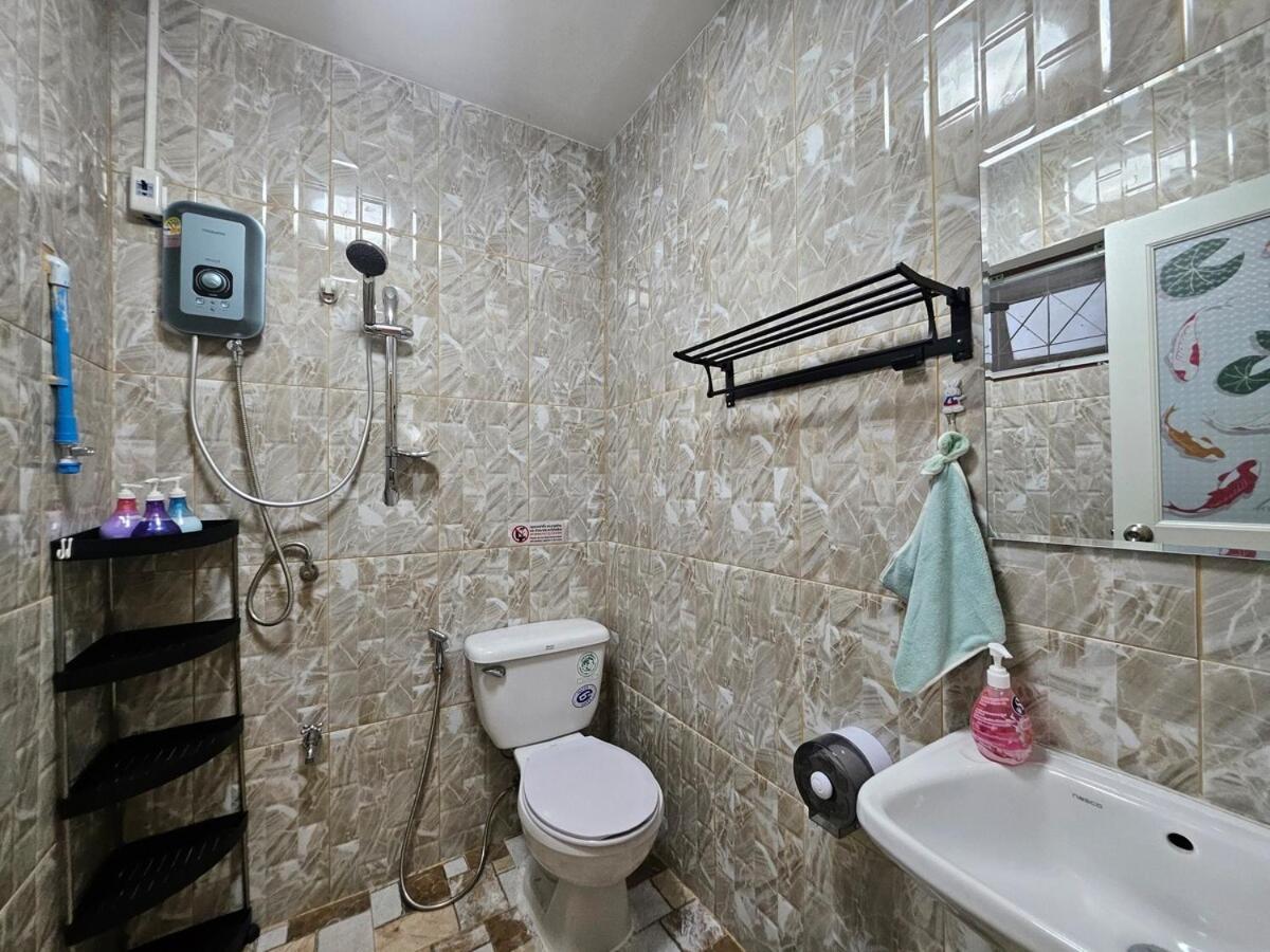 3 Bedrooms Pool Near *