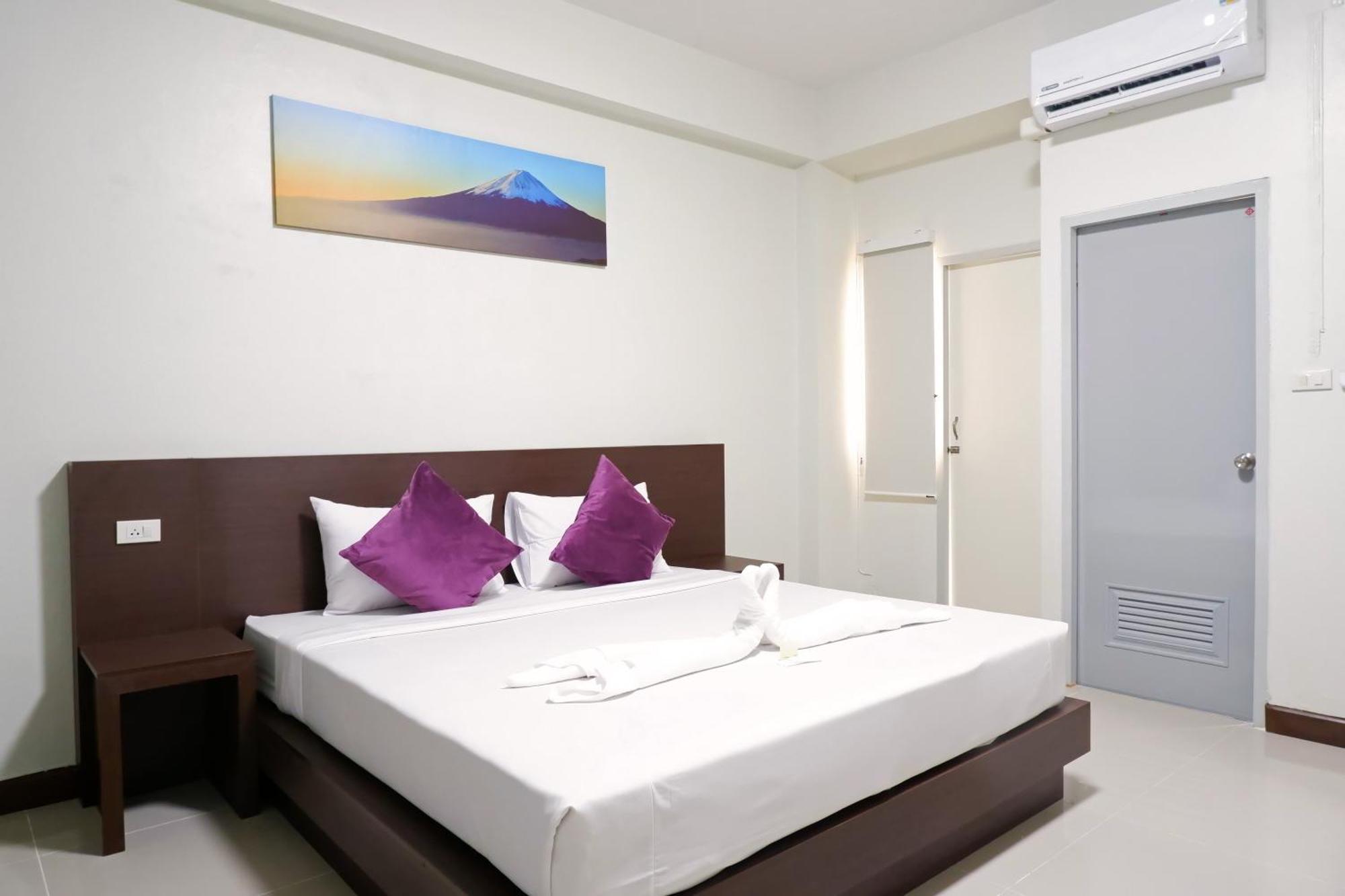 C Extra At Airport Aparthotel