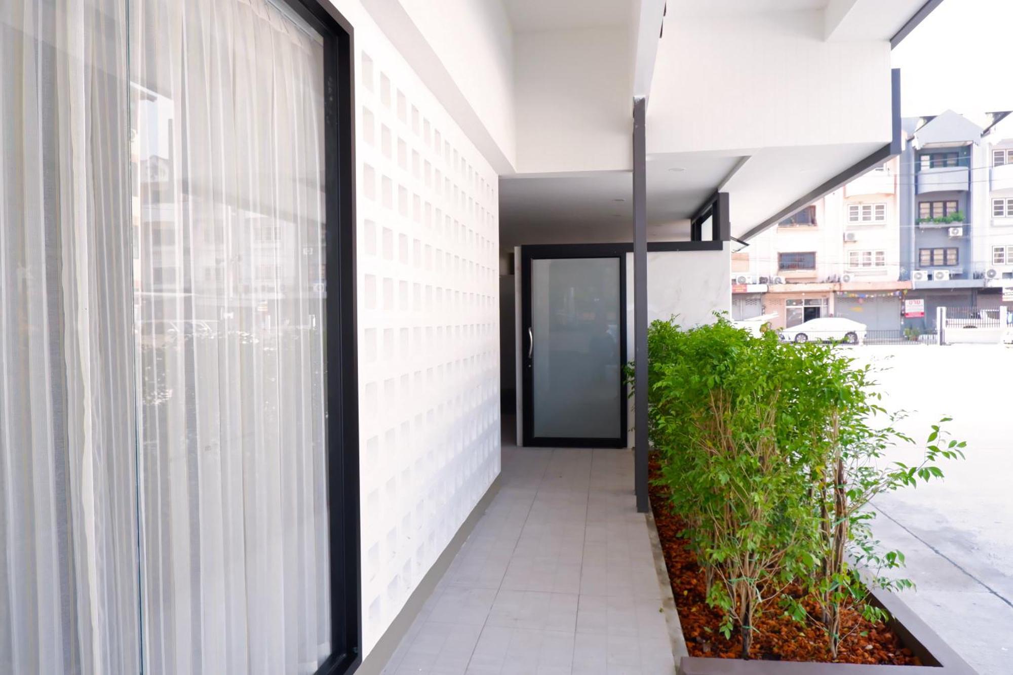 Aparthotel C Extra At Airport *