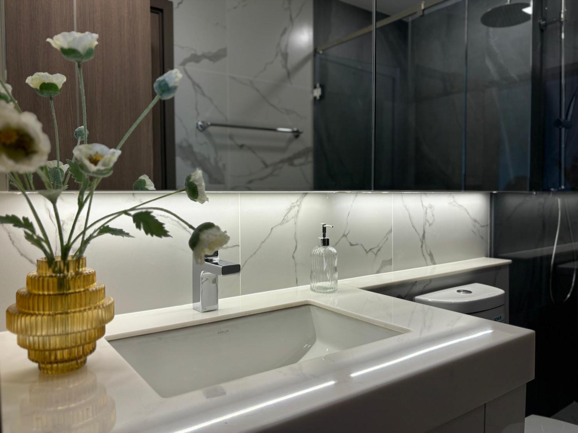 Astra Sky River 2 Bedroom Rooftop Swimming Pool Gym Centre Apartment