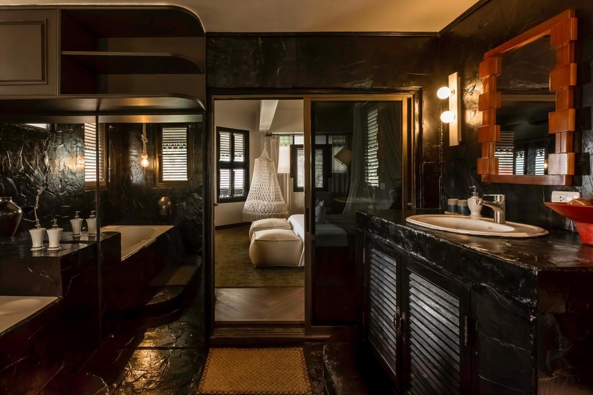 Villa Riverside Private Pool, 7-Bedrooms, Chiang Mai Center, Entire Estate For You - Tanpuri