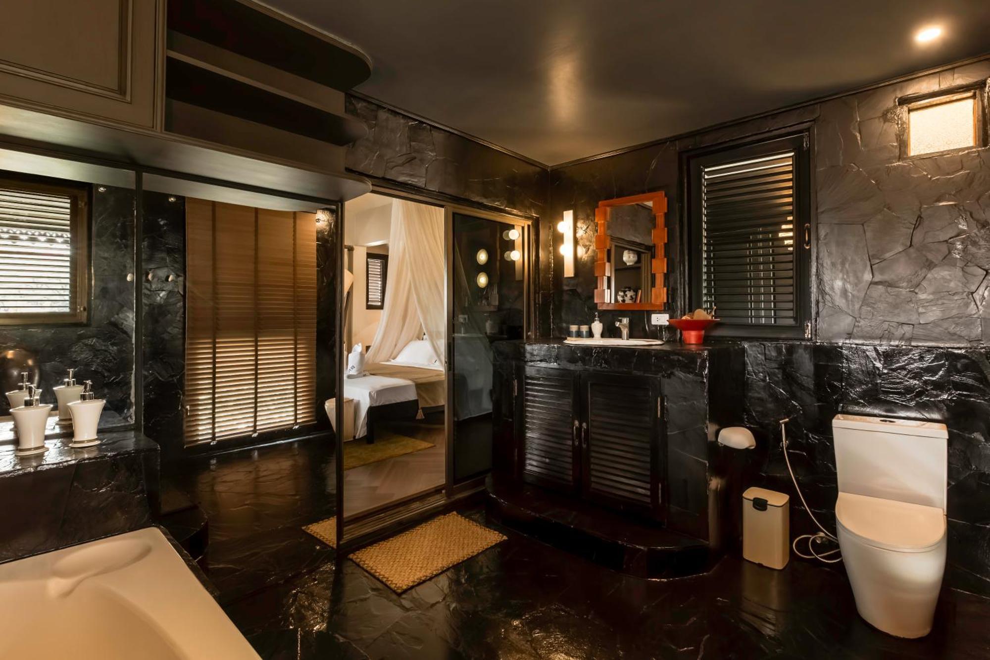 Riverside Private Pool, 7-Bedrooms, Chiang Mai Center, Entire Estate For You - Tanpuri Villa