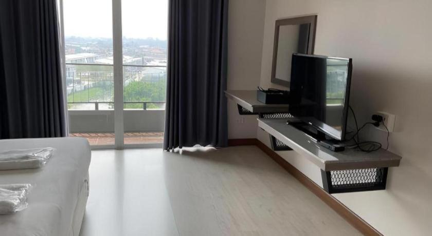 The Y Hotel 3*