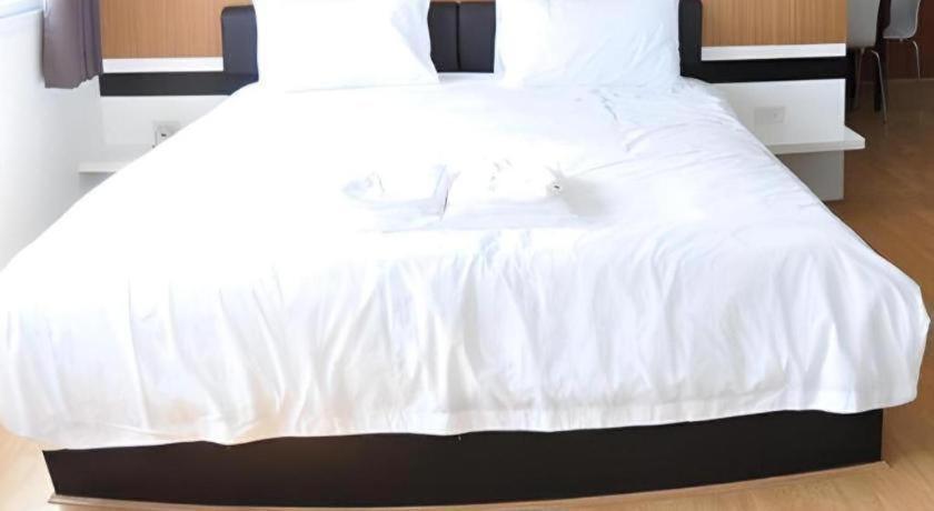 The Y Hotel 3*