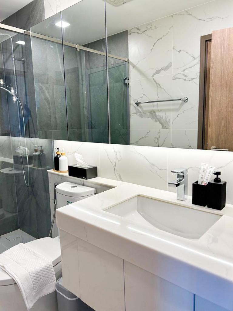 The Astra Sky River Luxury Condo,the Largest Pool And View Apartment