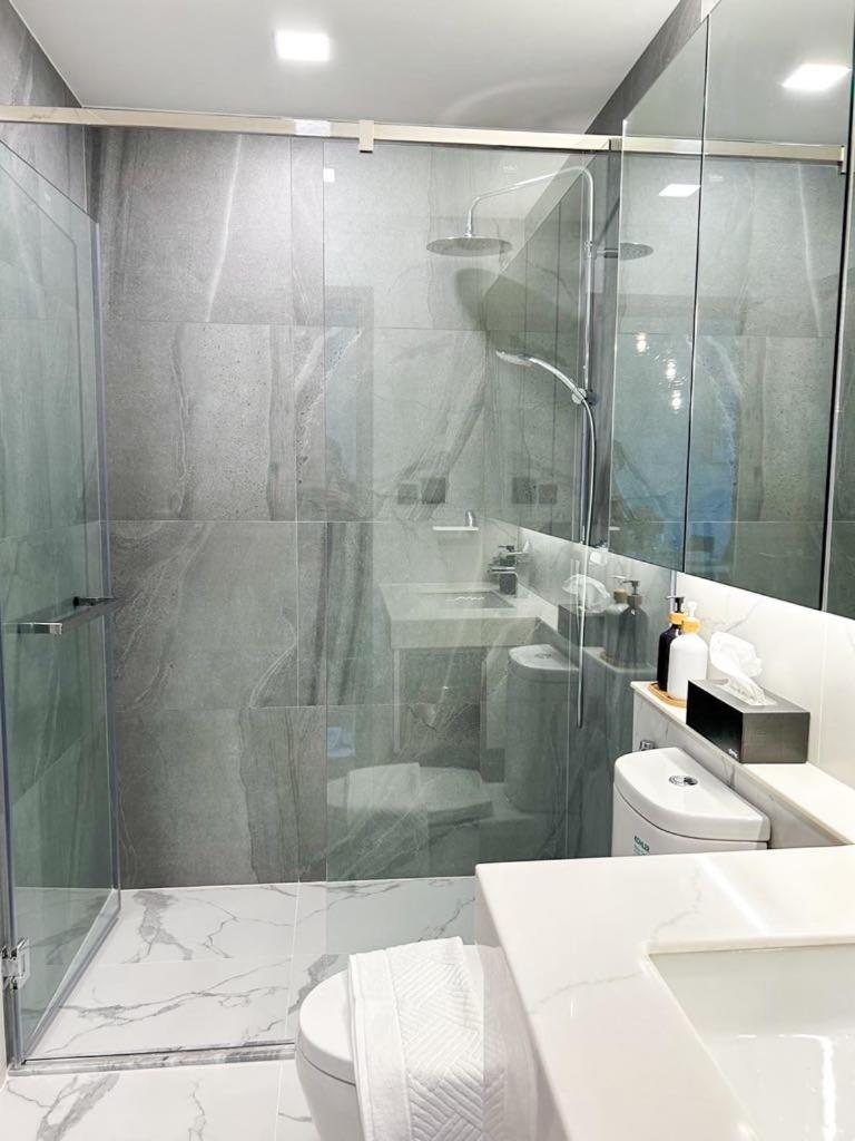 Apartment The Astra Sky River Luxury Condo,the Largest Pool And View