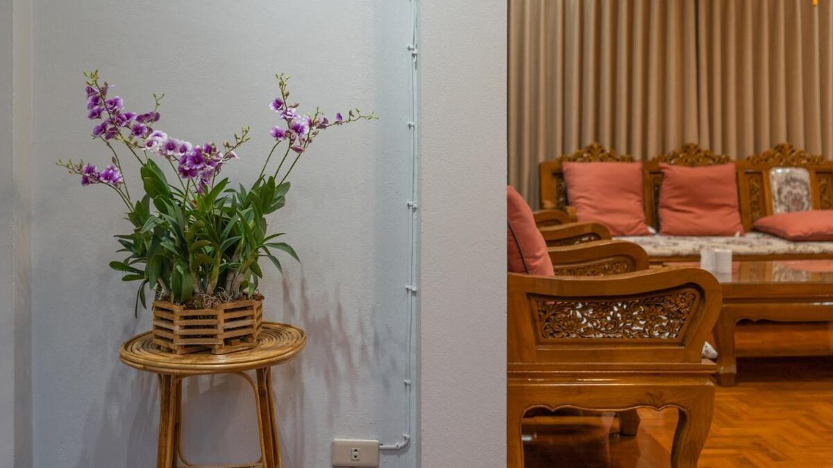 Apartment Standalone 3 Bedroom 160 Sqm With Huge Front And Back Yard, Next To The Internet-famous Park In The Ancient *