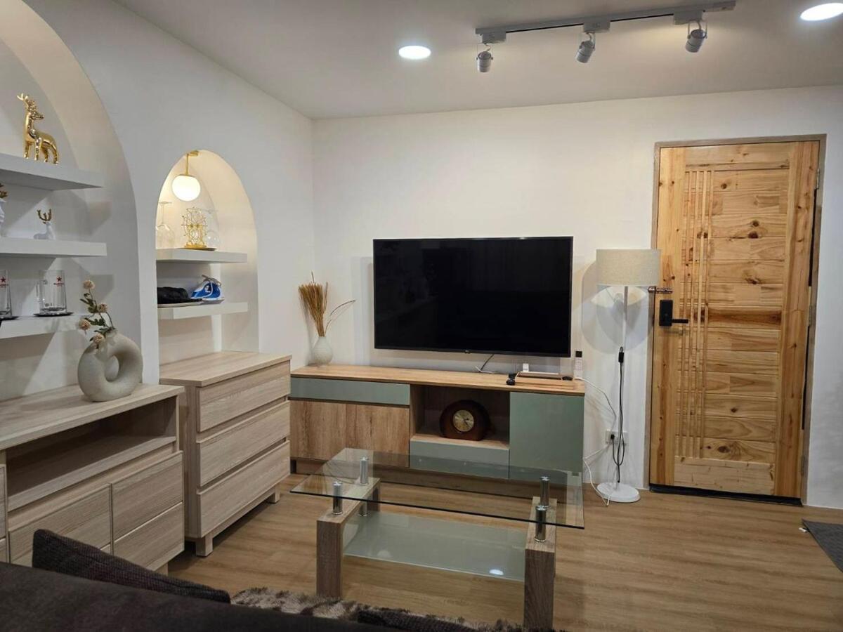 103 2, 2 Bedroom Apartment *