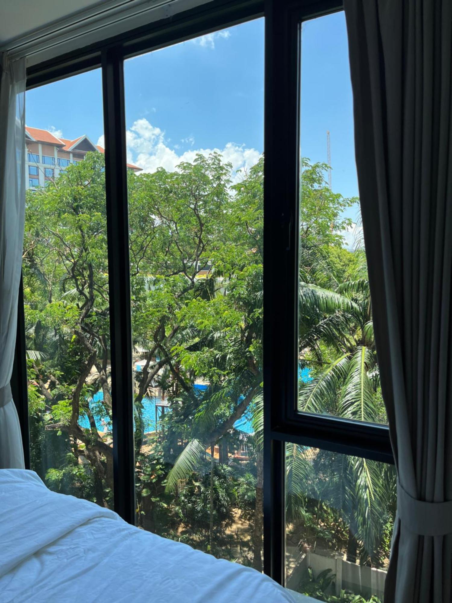 1 Bed 1 Bath - Serviced Near Center With Rooftop Pool And Gym