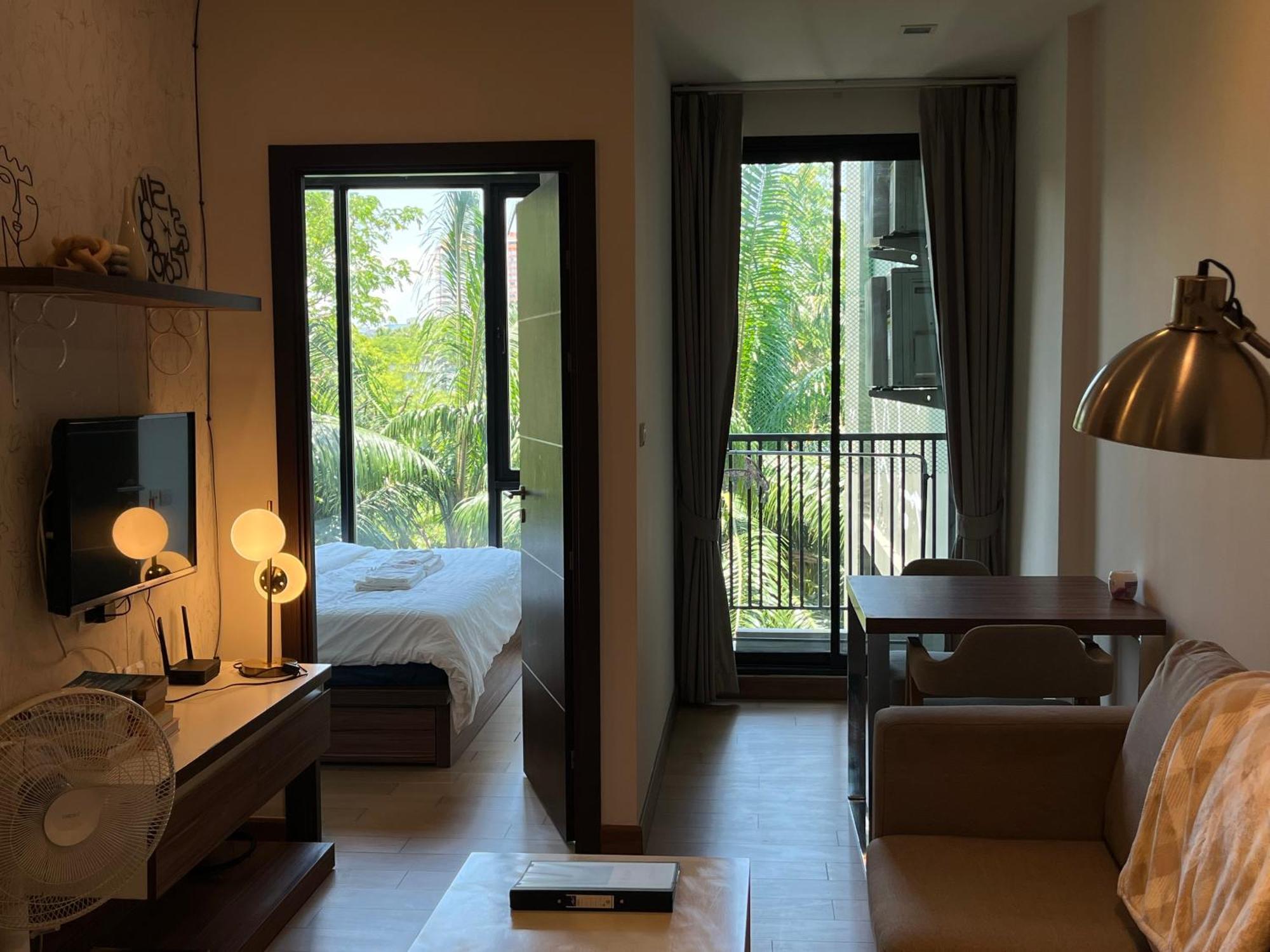 1 Bed 1 Bath - Serviced Near Center With Rooftop Pool And Gym *