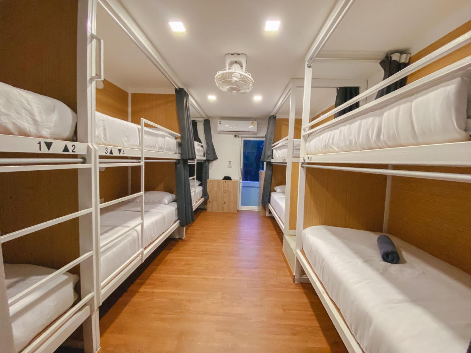 Hostel The Islander *