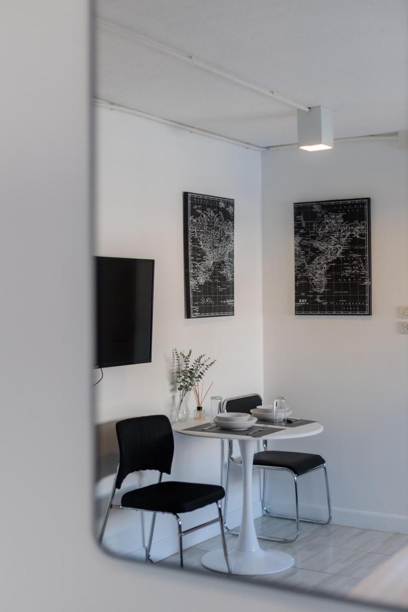 White & Black Cozy Heart Of Nimman Apartamento Chiang Mai