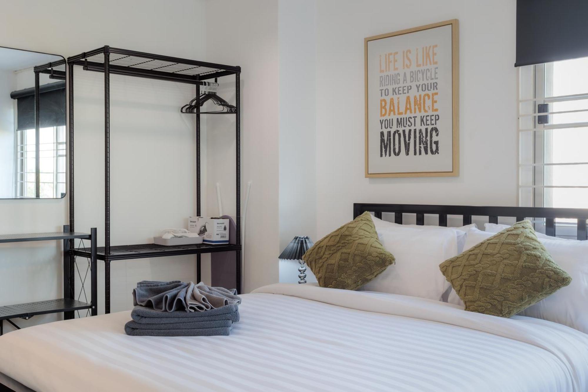 White & Black Cozy Heart Of Nimman Apartamento