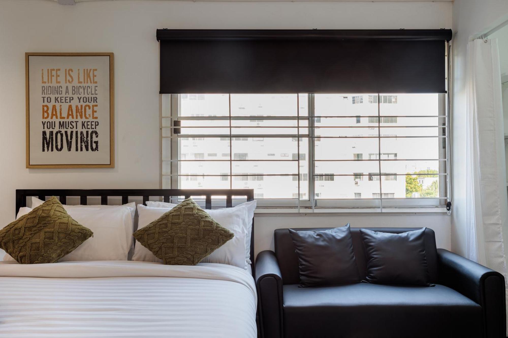 White & Black Cozy Heart Of Nimman Apartamento