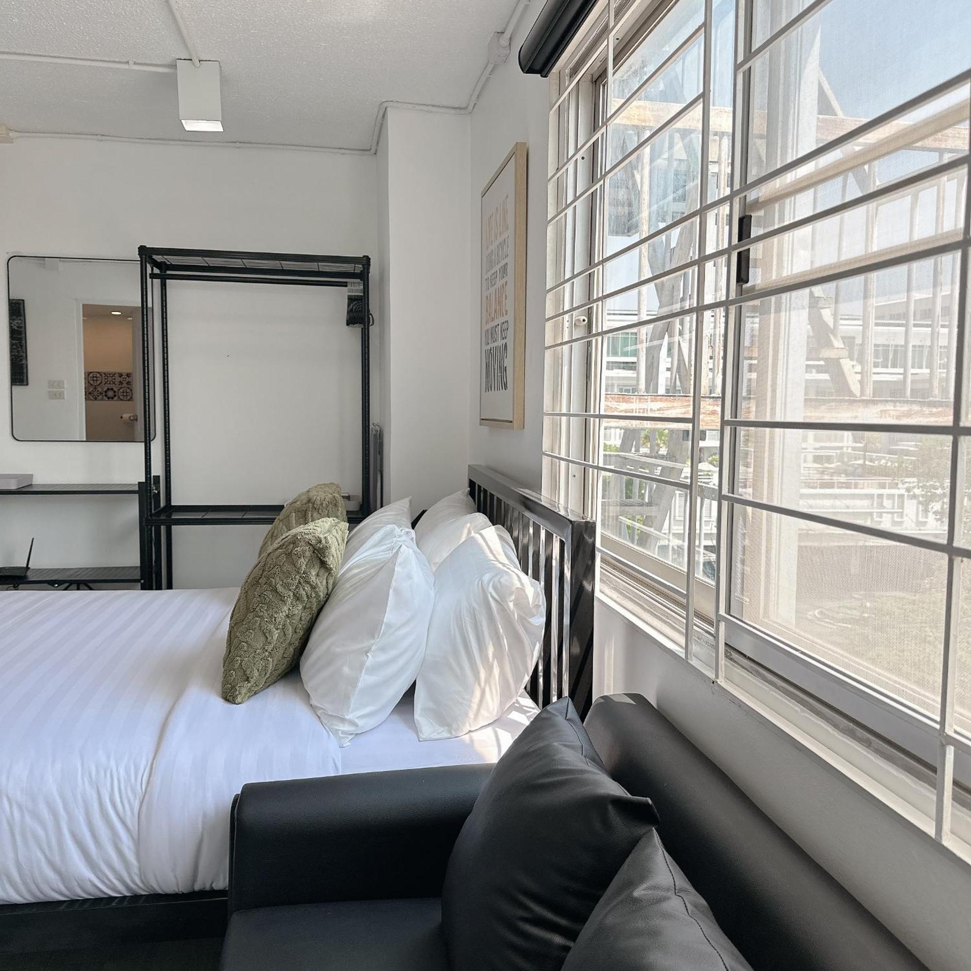 Apartamento White & Black Cozy Heart Of Nimman Chiang Mai