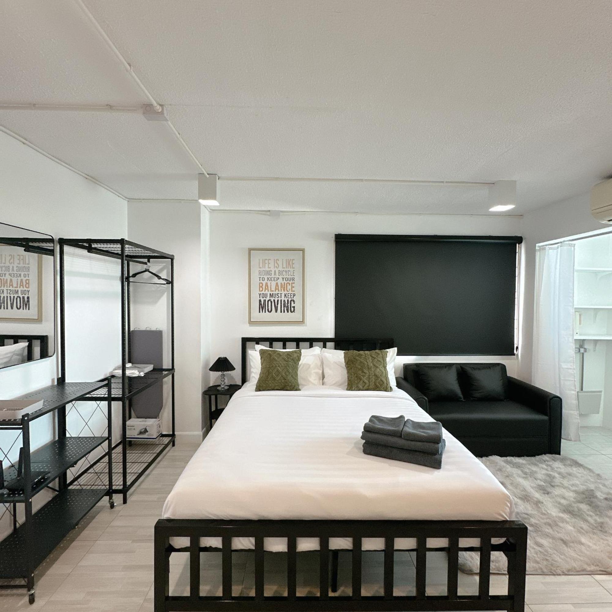 White & Black Cozy Heart Of Nimman Apartamento *