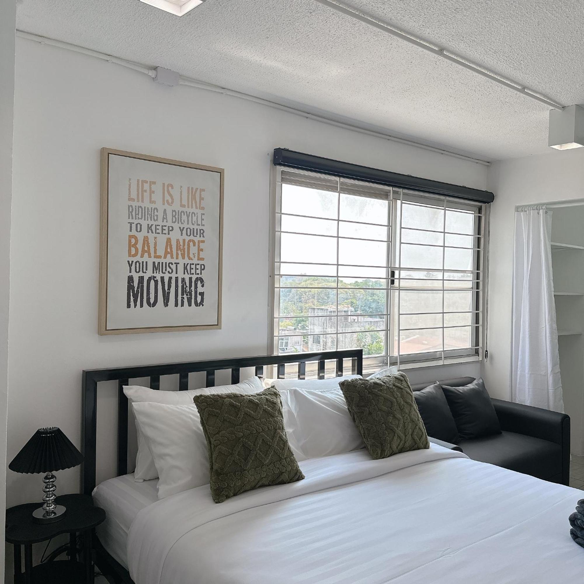 Apartamento White & Black Cozy Heart Of Nimman Chiang Mai
