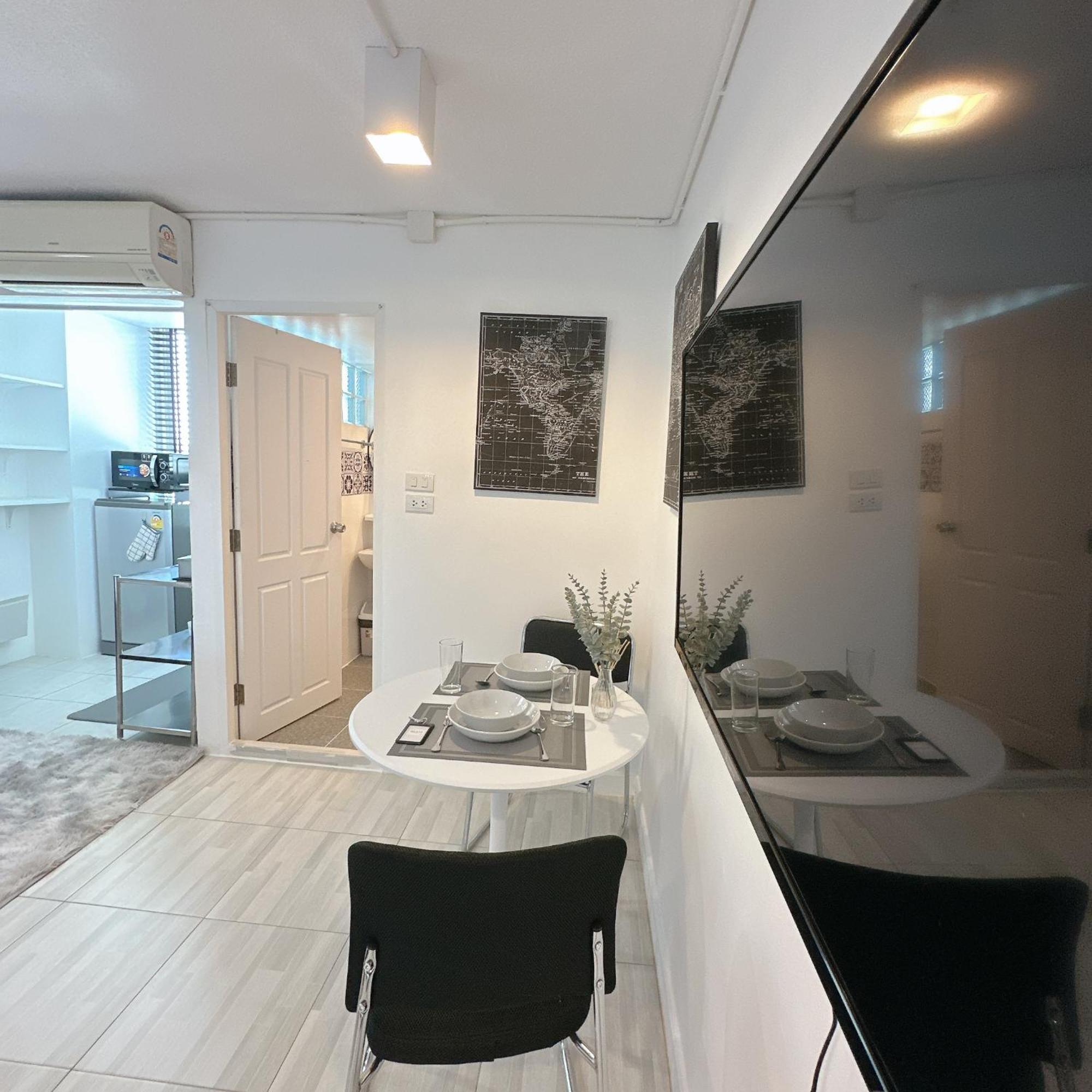 White & Black Cozy Heart Of Nimman *