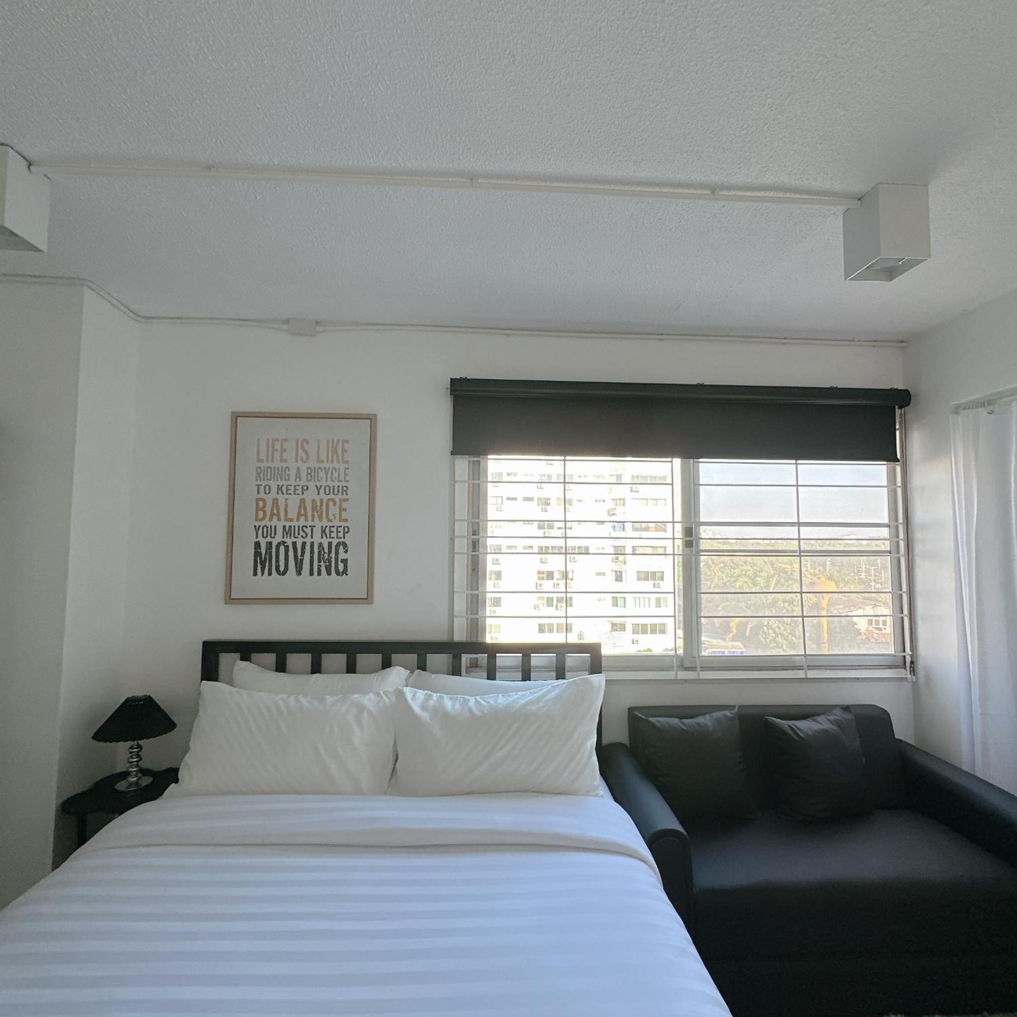 White & Black Cozy Heart Of Nimman Apartamento *