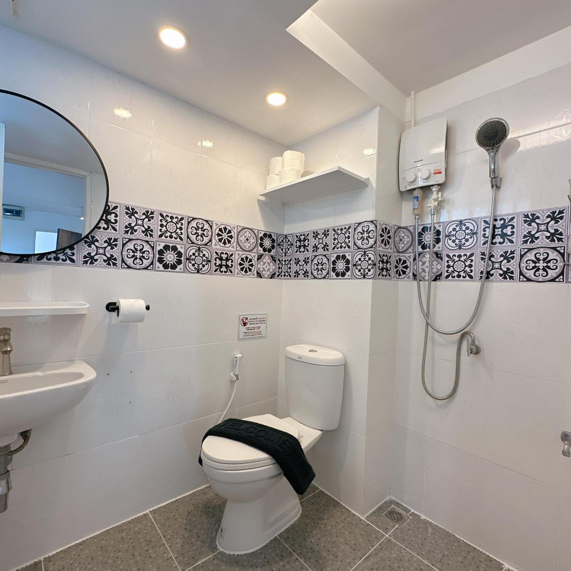 White & Black Cozy Heart Of Nimman Apartamento Chiang Mai