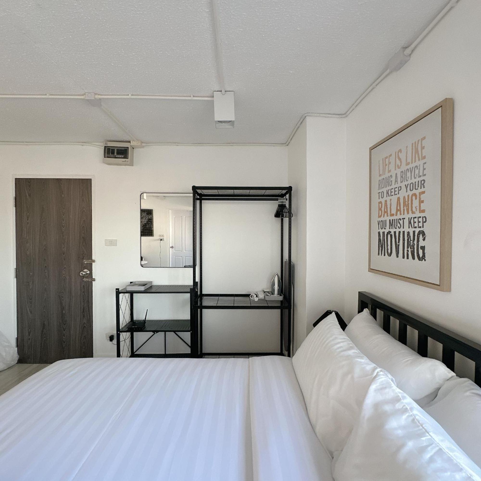 White & Black Cozy Heart Of Nimman Apartamento *
