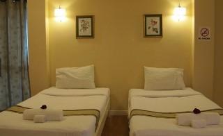 Triple Palms House Hotel