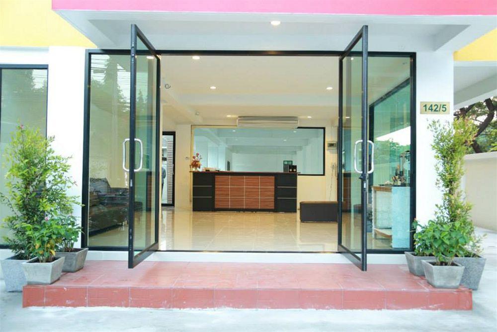 Tikky Place Hostel *
