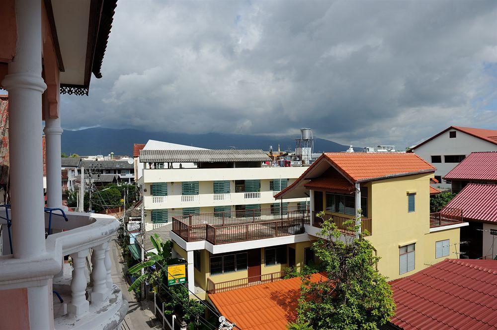 Guest house The Britannia Chiang Mai