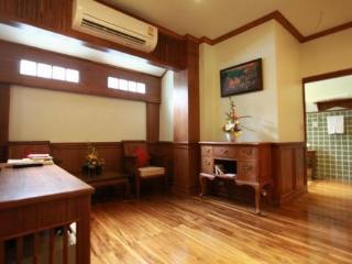 Rich Lanna House 3*