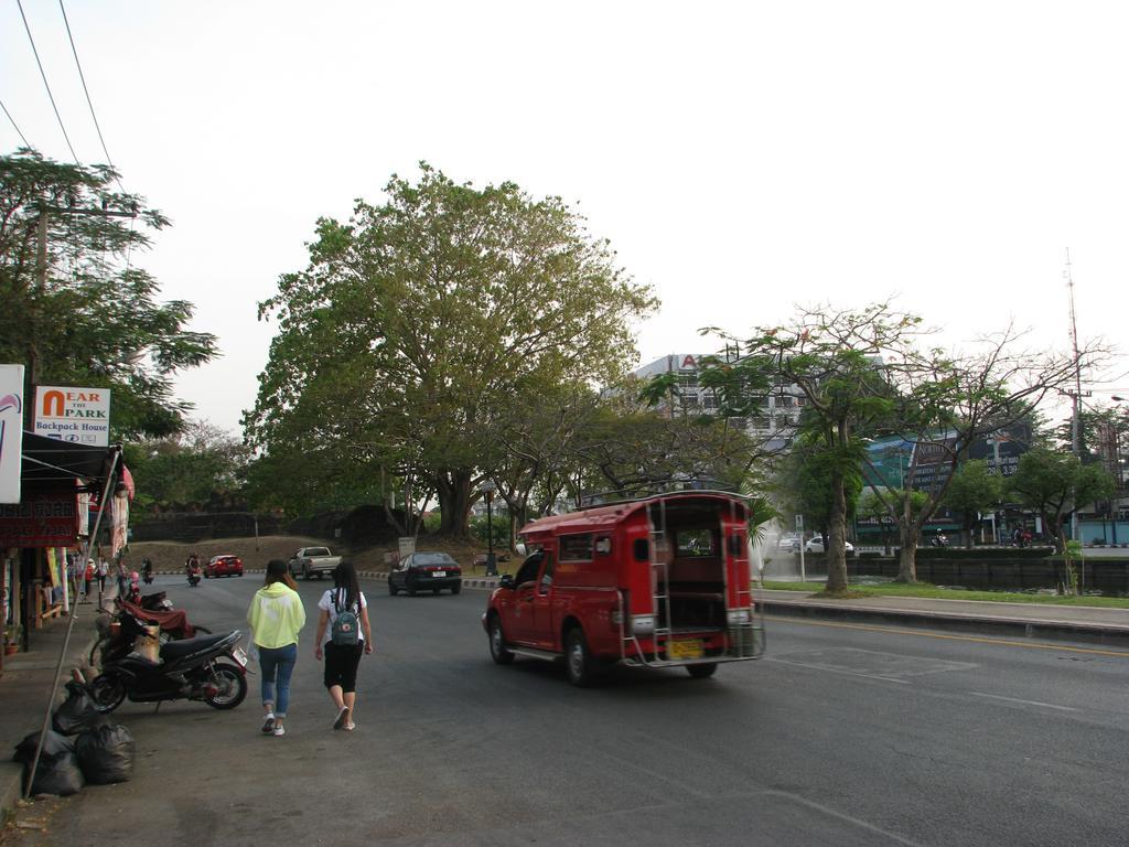 Hostel Near The Park Backpack House *