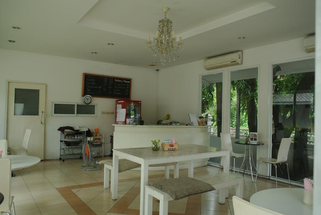 White Chalet 2*