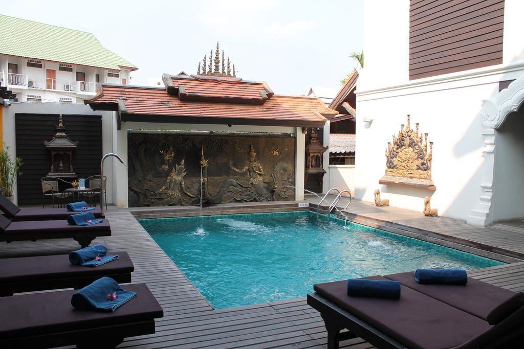 De Naga Hotel,