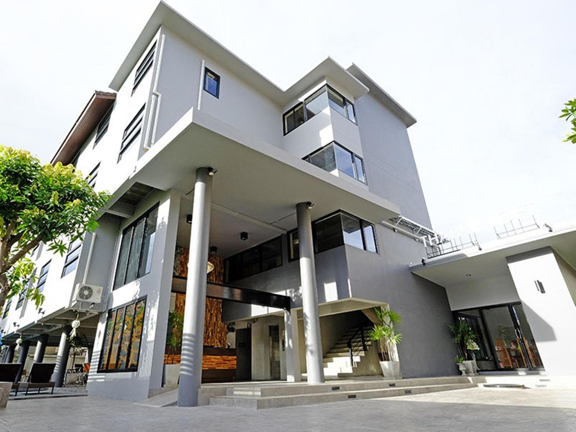 Thapae Loft Hotel 3*