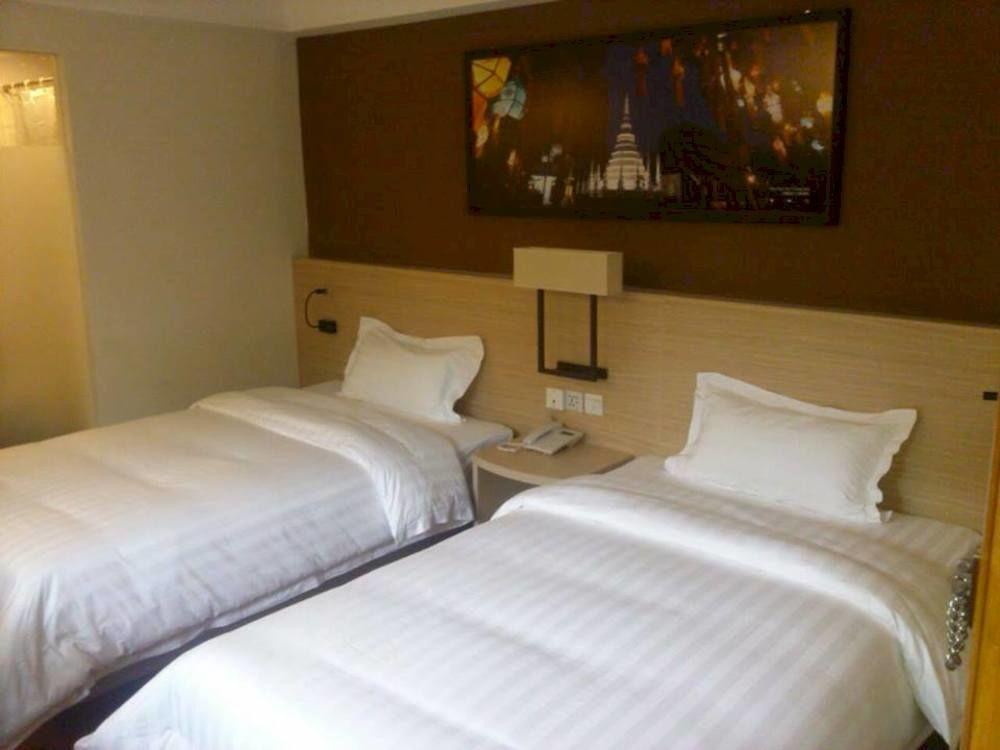 Chiang Roi 7 Days Hotel