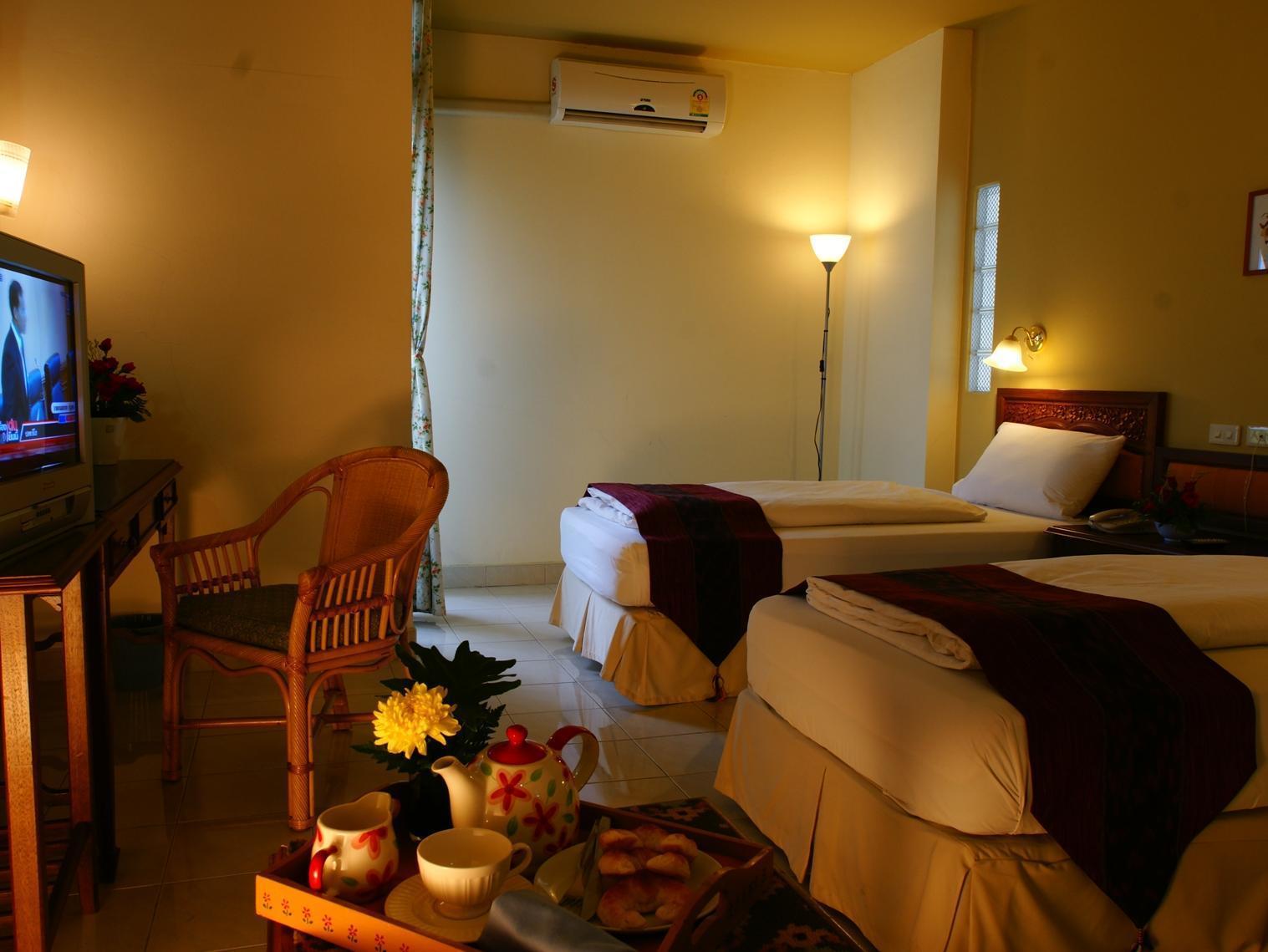 People Place Boutique In Town - Sha Extra Plus 3*