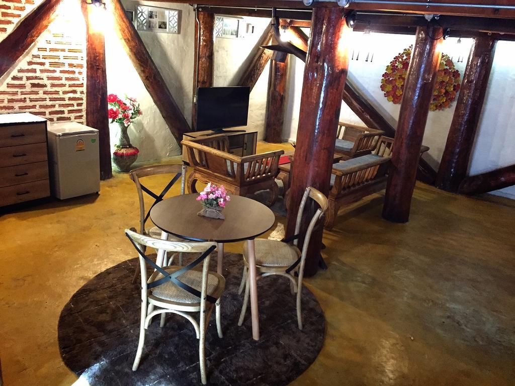 Loghome Boutique