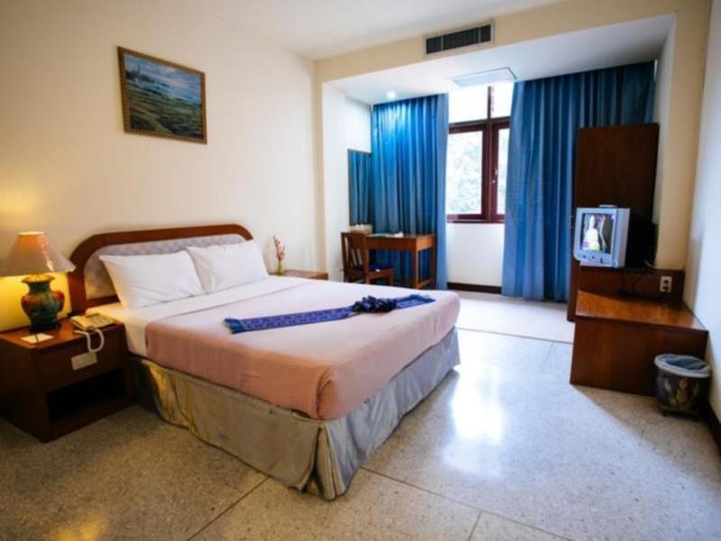 Hotel At The Train