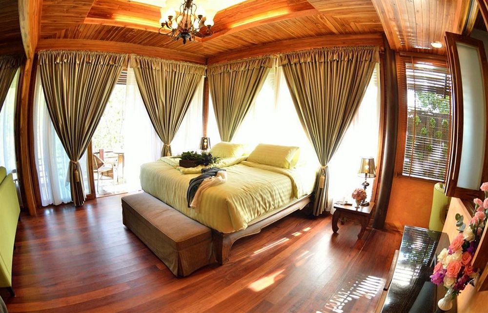 32 Coffee Hill & Chiang Mai