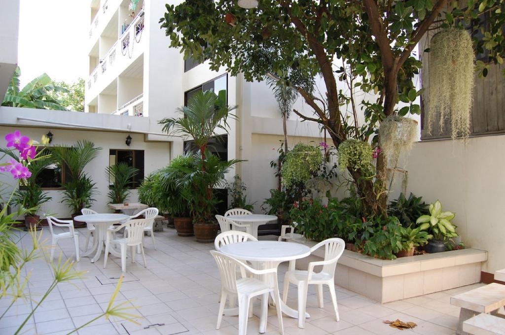 Veerachai Court Hostel