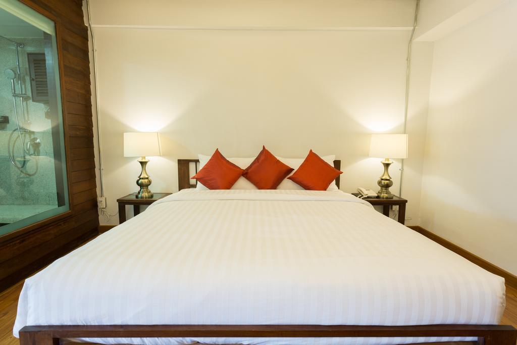 Hotel Night Bazaar
