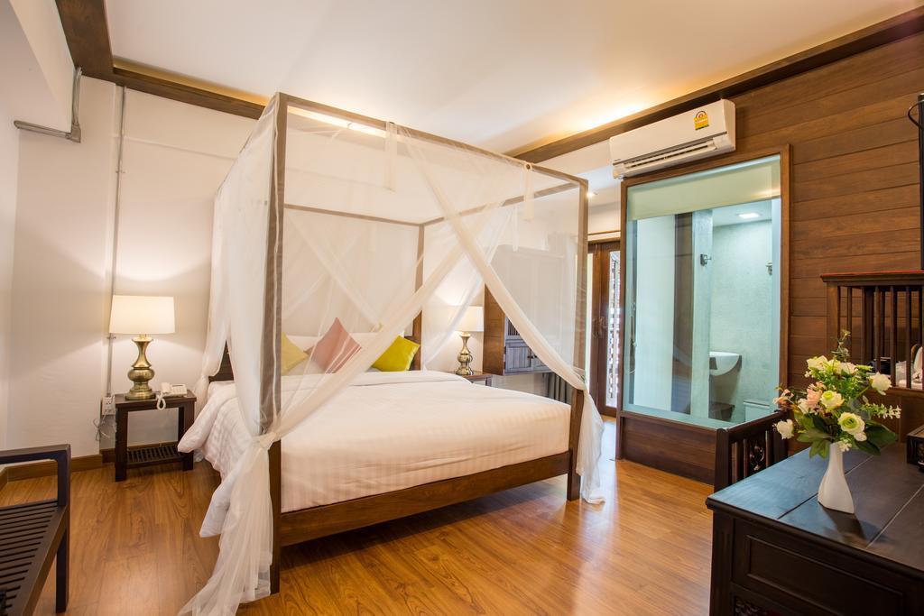 Night Bazaar Hotel