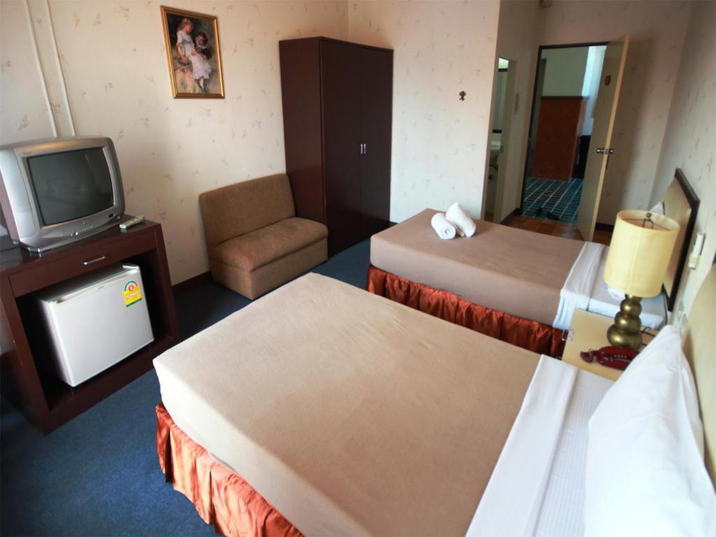Airport Resident 1 Hotel