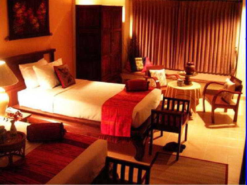 Tadkham Village, Hotel
