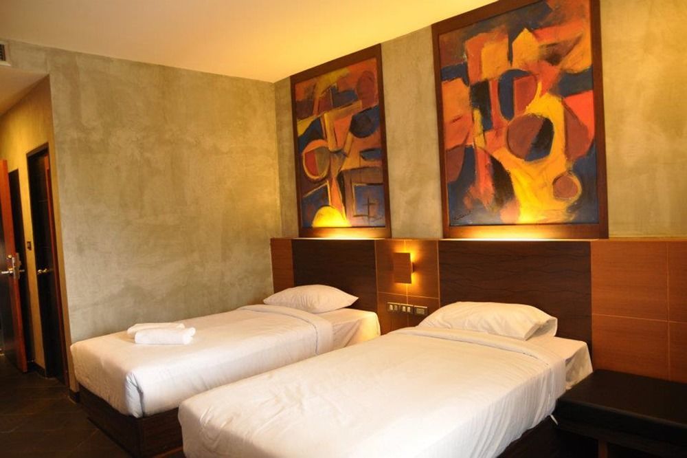Hotel B2 Airport 3*