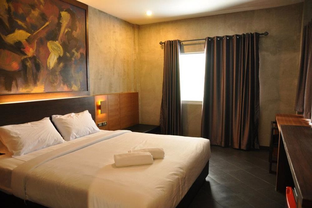 Hotel B2 Airport