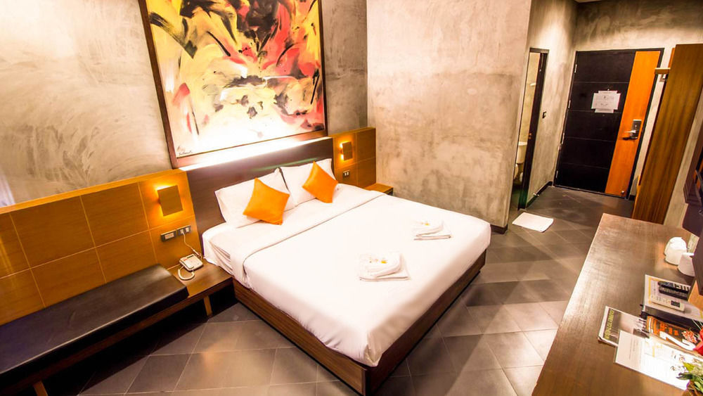 Hotel B2 Airport