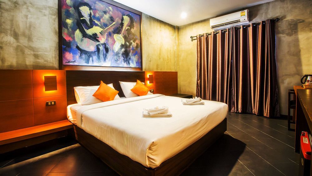 Hotel B2 Airport