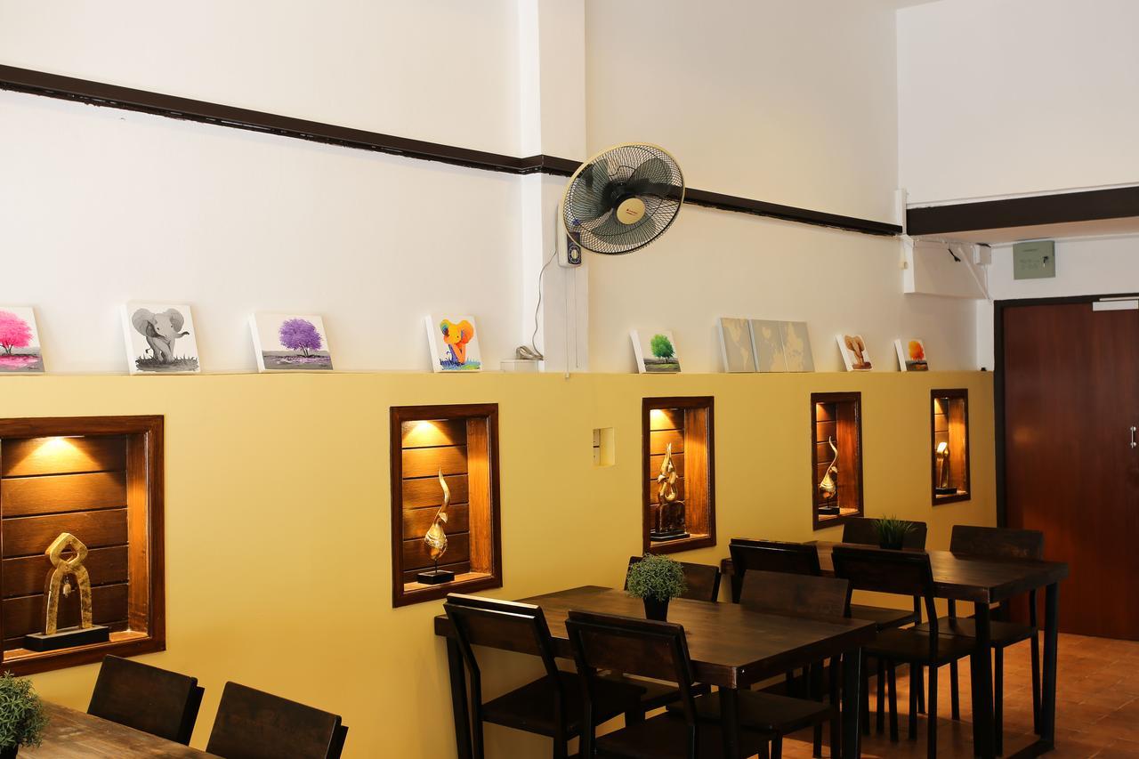Hush Hostel *