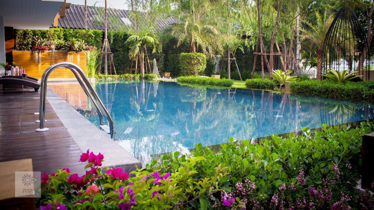 Hotel Riverside Floral