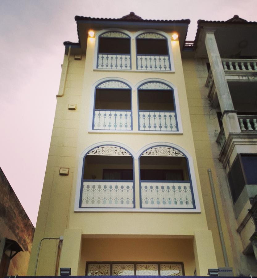 Bed & Breakfast Sridonchai Heritage, Night Bazaar